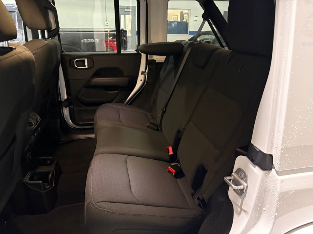 Used 2019 Jeep Wrangler Unlimited Sahara image 28