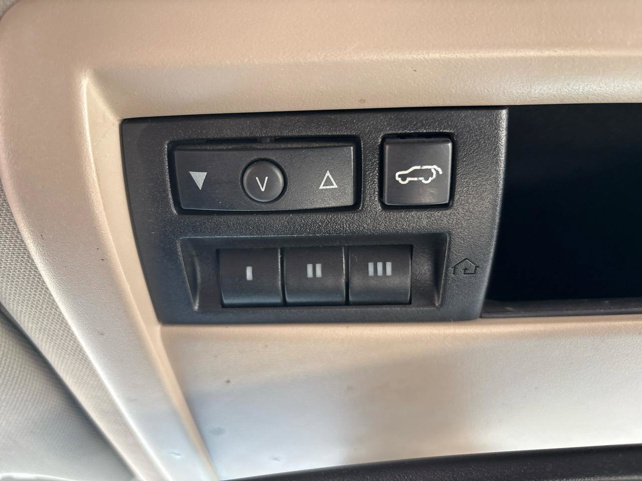 Used 2007 Jeep Commander Limited w/ Trailer Tow Group IV image 17