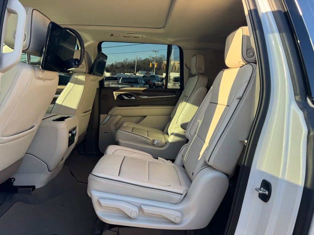 Used 2023 GMC Yukon XL Denali w/ Denali Reserve Package image 26