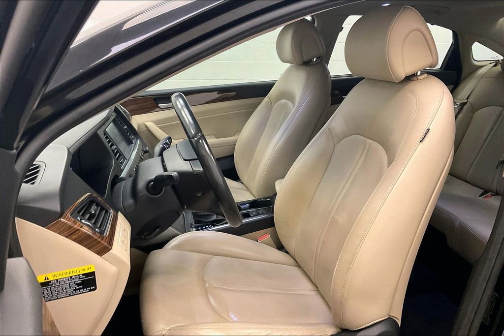 Used 2016 Hyundai Sonata Limited w/ Option Group 02 FWD image 16