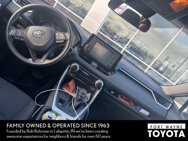 Used 2019 Toyota RAV4 LE image 9