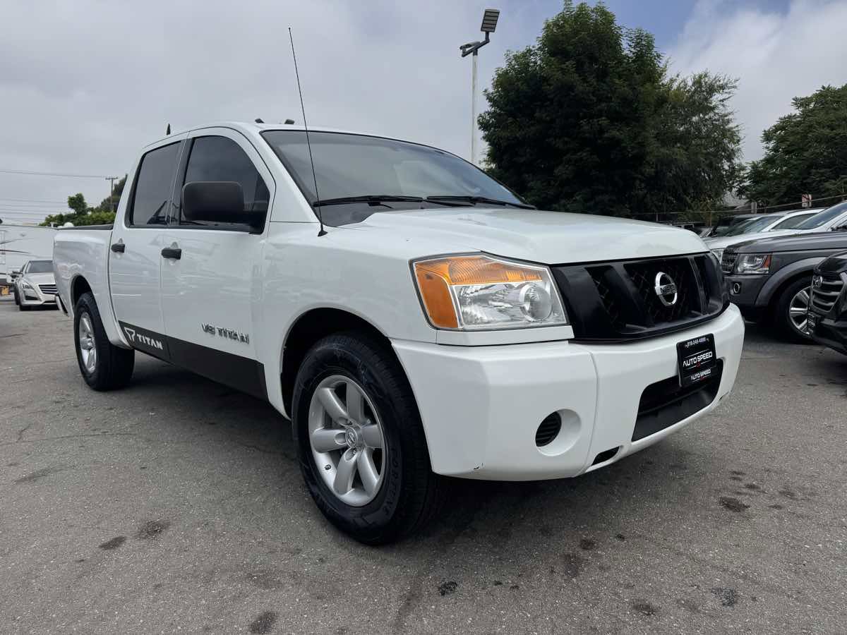 Used 2015 Nissan Titan S image 1