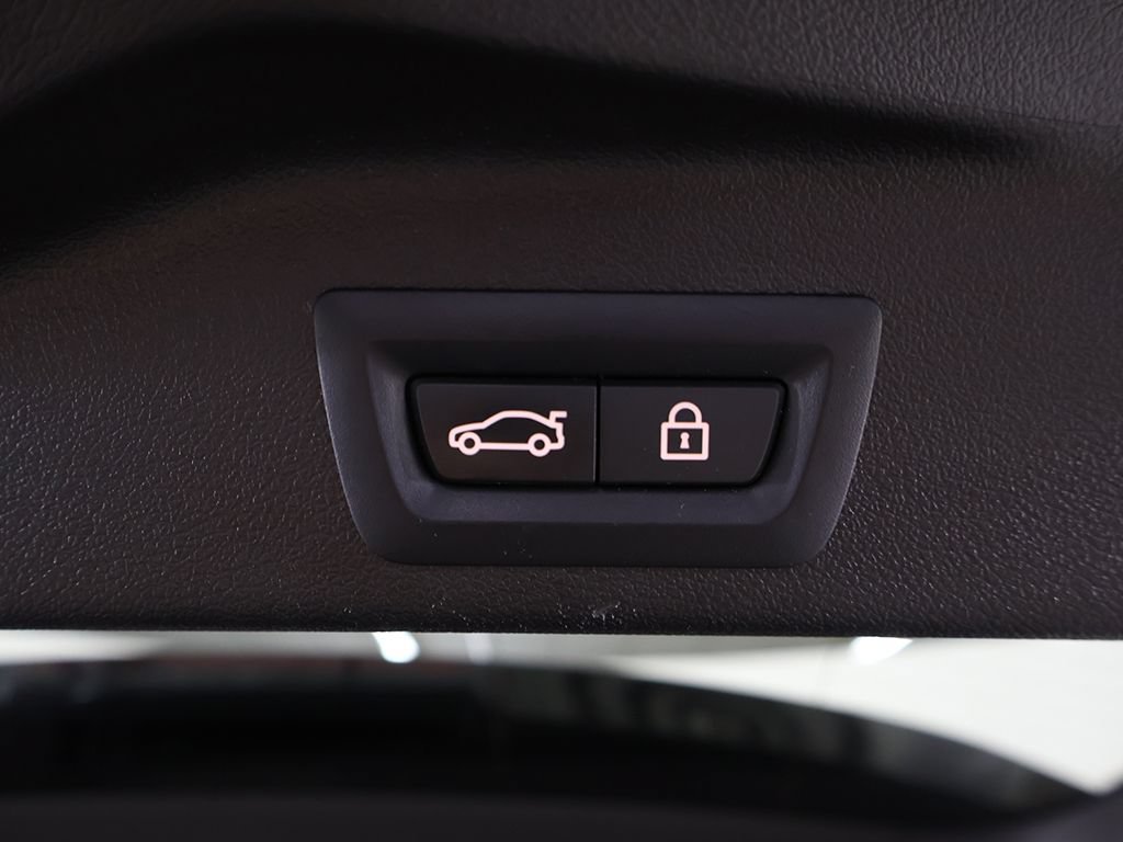 Used 2022 BMW X5 M50i AWD/4WD image 26
