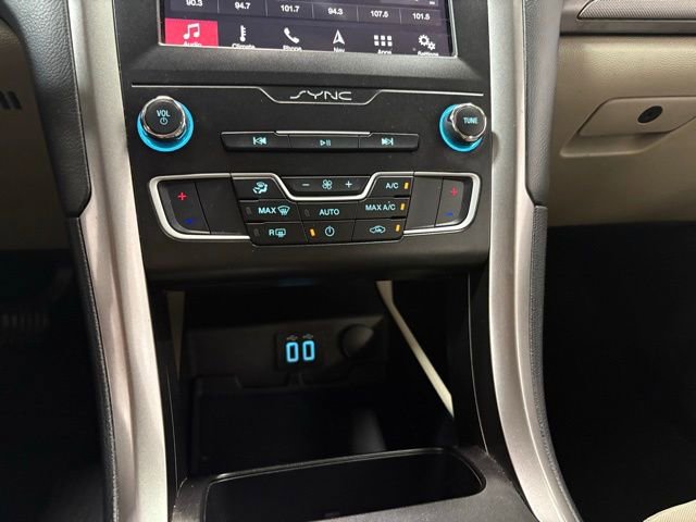 Used 2019 Ford Fusion SE FWD image 18