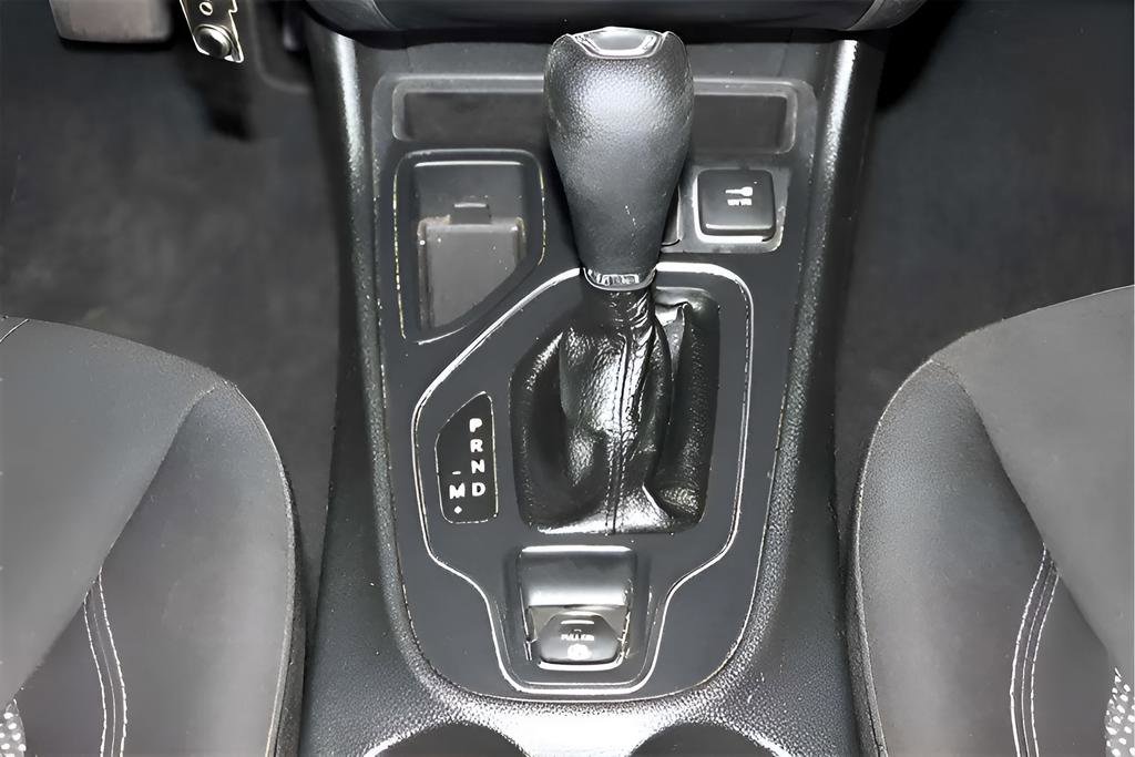 Used 2021 Jeep Cherokee Latitude FWD image 18
