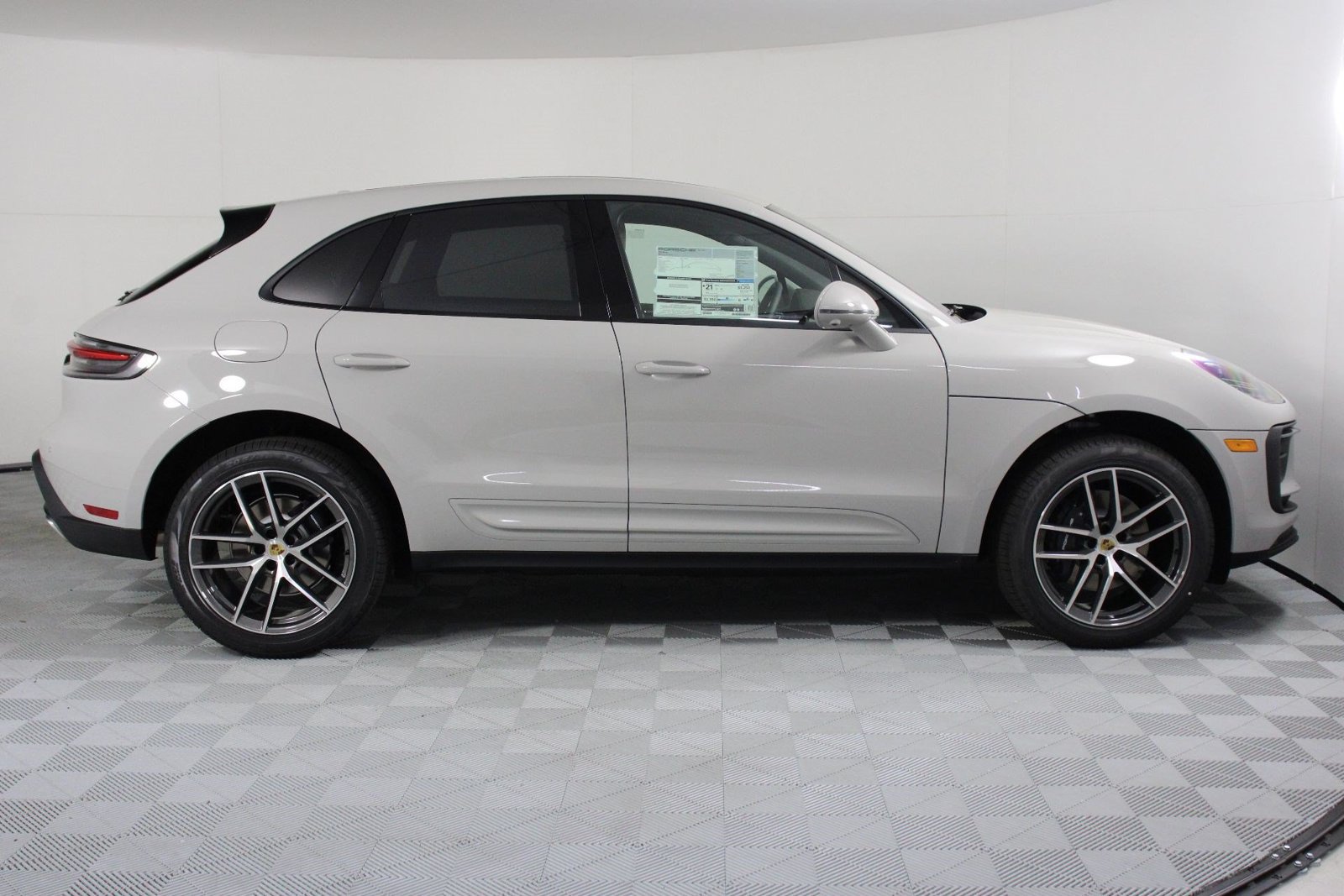 New 2026 Porsche Macan AWD/4WD image 8