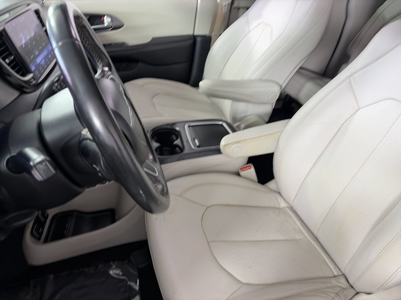 Used 2021 Chrysler Pacifica Touring-L FWD image 20