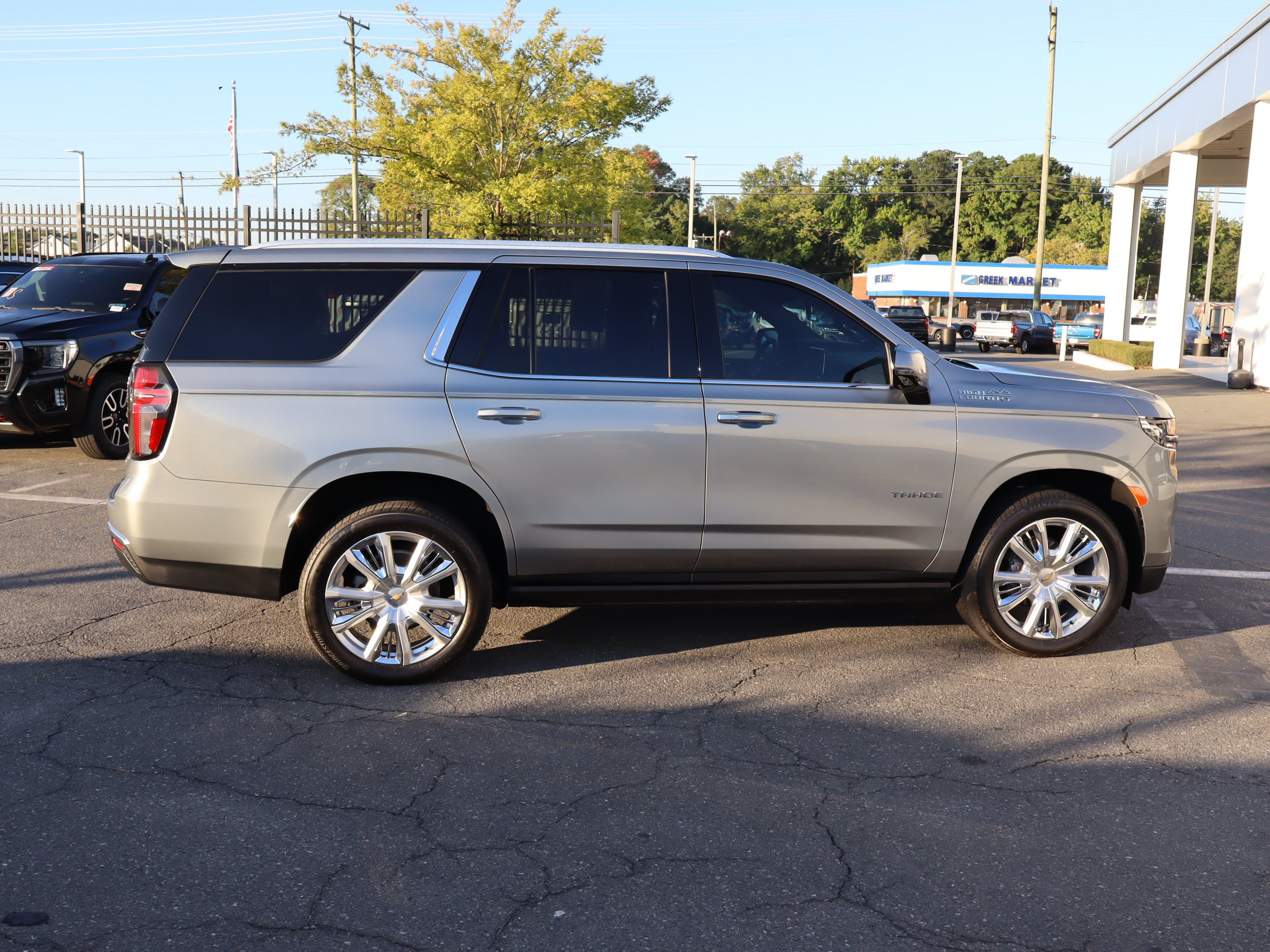 Used 2024 Chevrolet Tahoe High Country RWD image 11