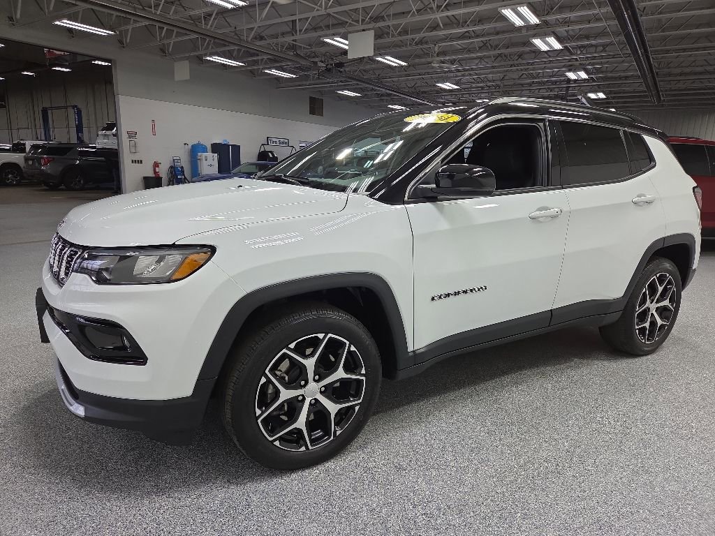 Used 2024 Jeep Compass Limited AWD/4WD image 3