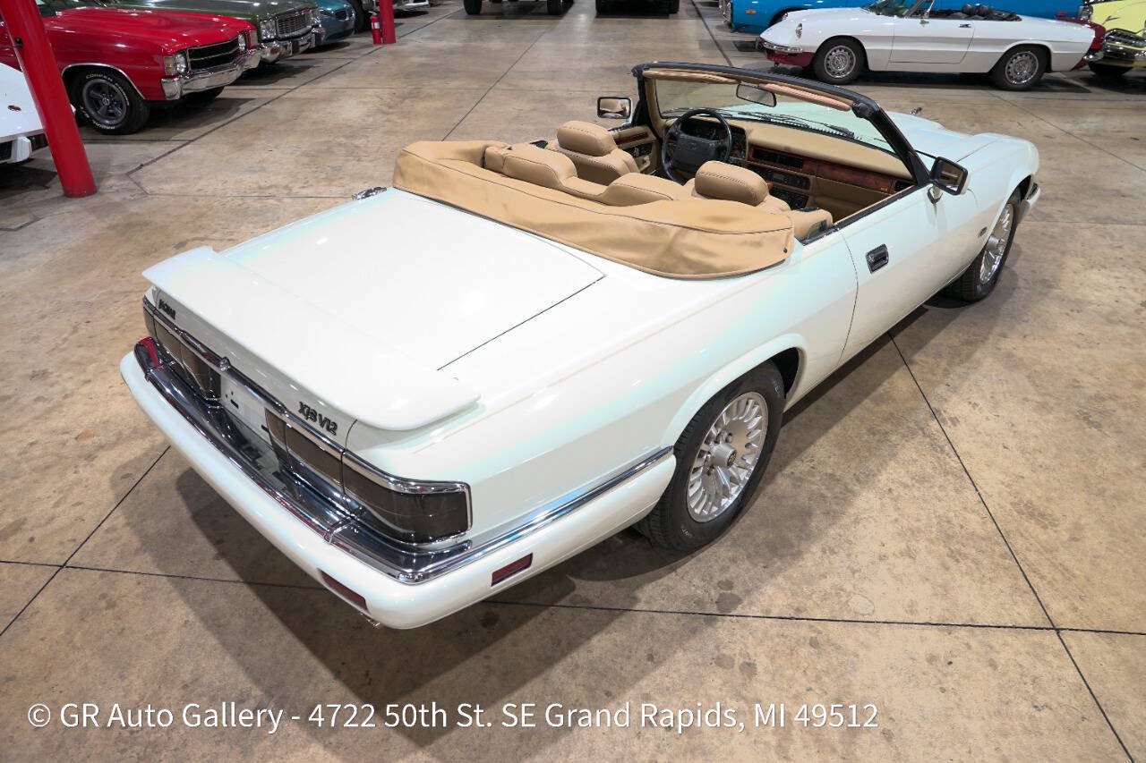 Used 1995 Jaguar XJS V12 Convertible RWD image 17