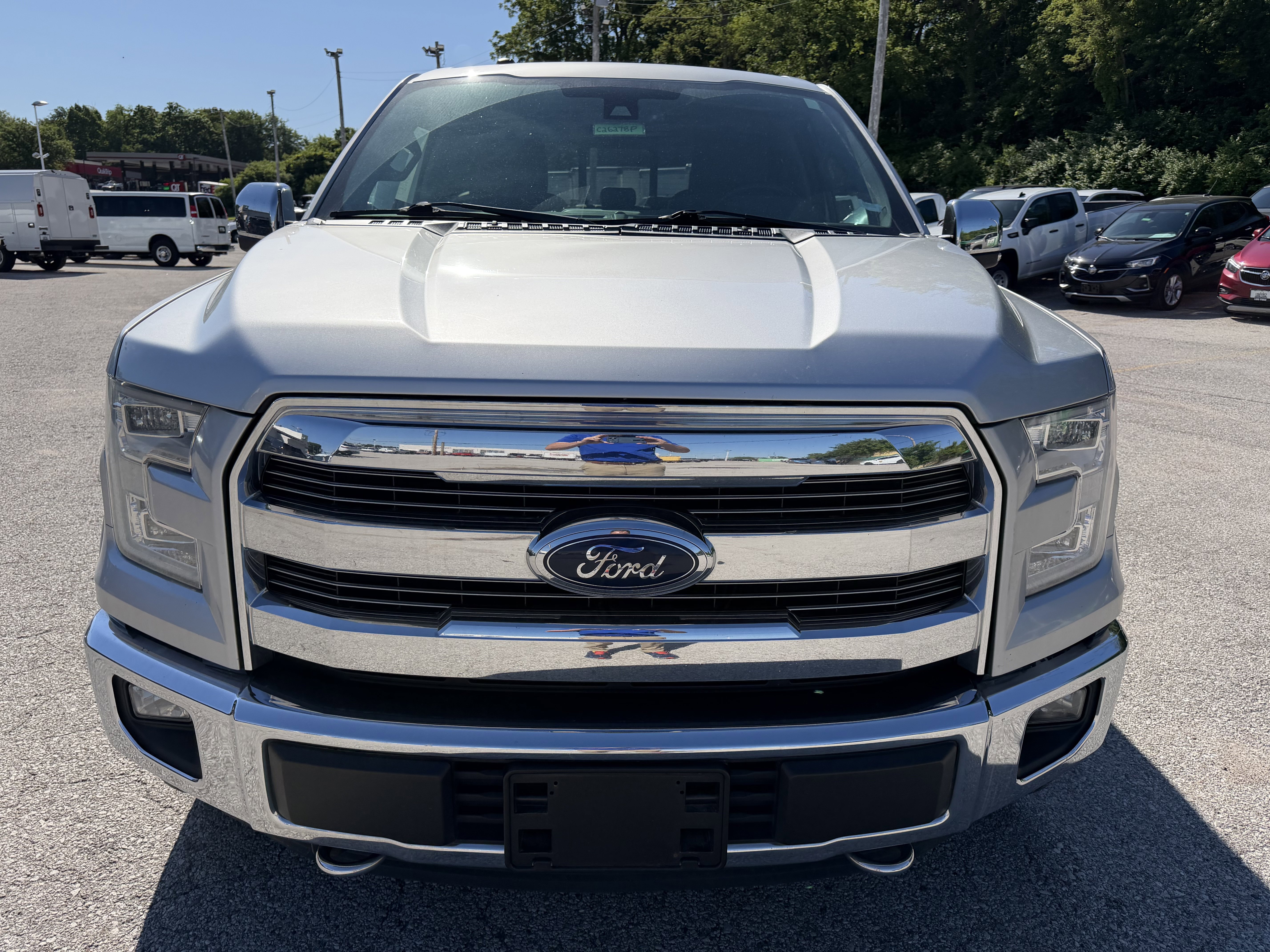 Used 2015 Ford F150 Lariat w/ Equipment Group 502A Luxury AWD/4WD image 2