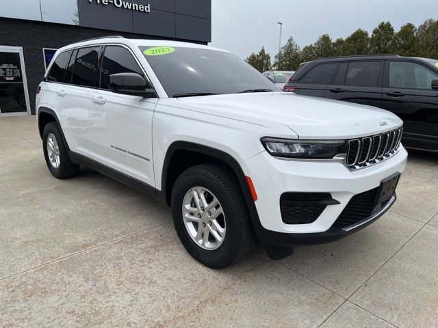 Used 2023 Jeep Grand Cherokee Laredo w/ Luxury Tech Group I AWD/4WD image 1