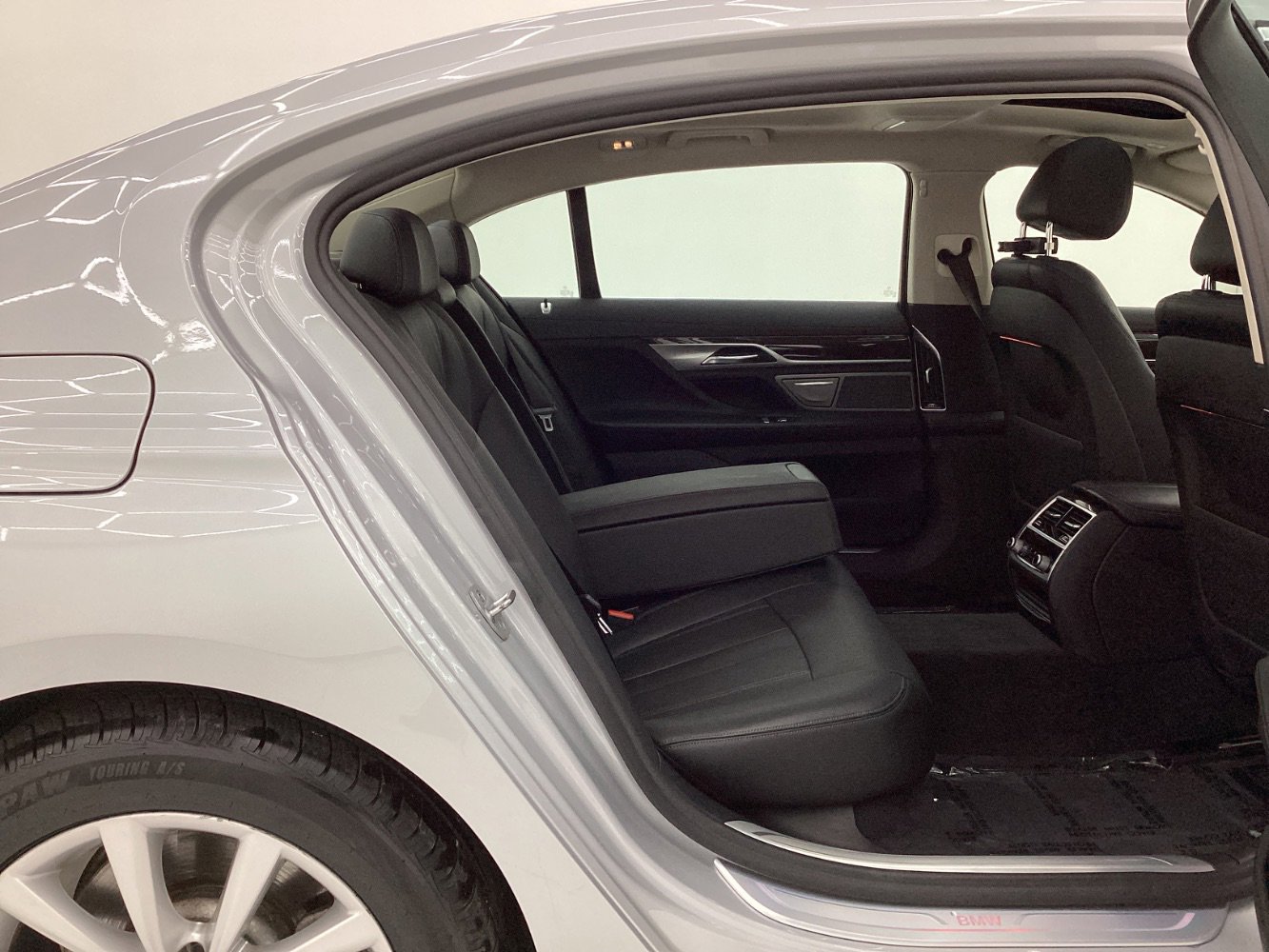 Used 2019 BMW 740i xDrive image 21