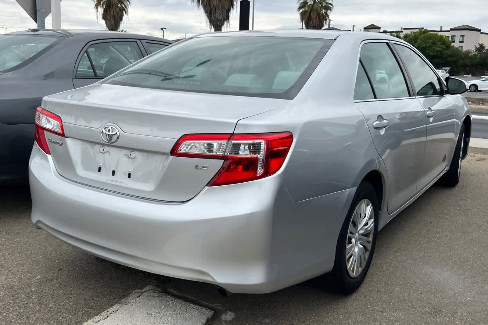 Used 2012 Toyota Camry LE FWD image 4