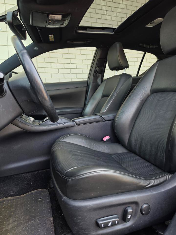 Used 2013 Lexus CT 200h w/ F Sport Pkg w/Nuluxe Trim FWD image 11