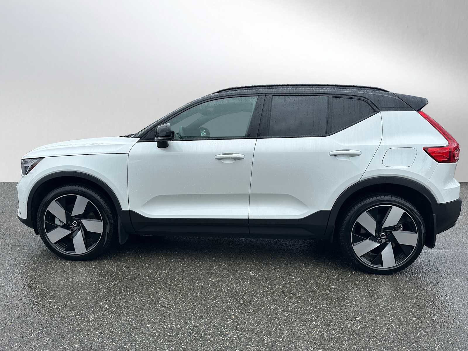 Certified 2023 Volvo XC40 Recharge Ultimate w/ Protection Package Premier AWD/4WD image 7