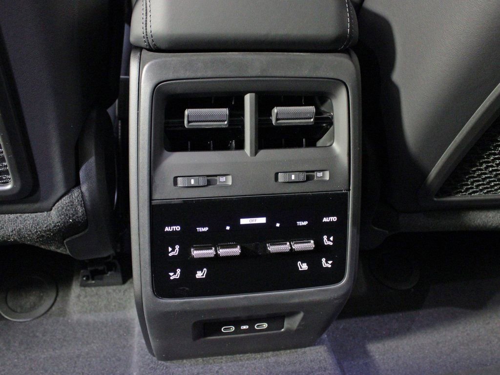 Certified 2025 Porsche Macan Turbo Electric AWD/4WD image 38