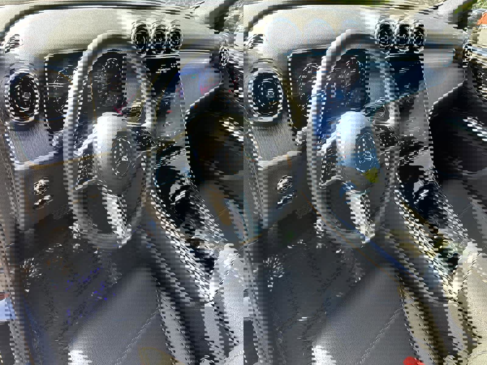 Used 2025 Mercedes-Benz GLC 300 video 2