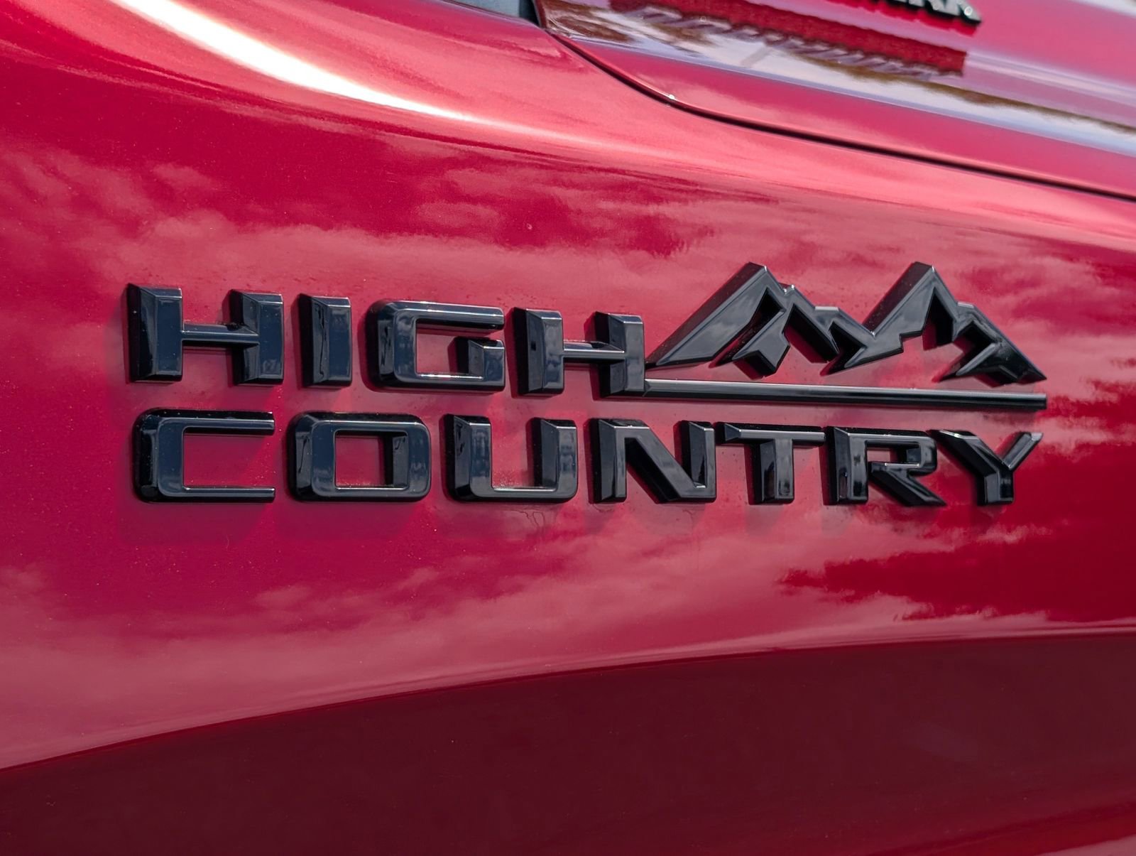 Used 2025 Chevrolet Silverado 1500 High Country w/ High Country Premium Package AWD/4WD image 5