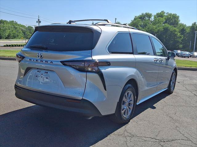 Certified 2025 Toyota Sienna XLE FWD image 26