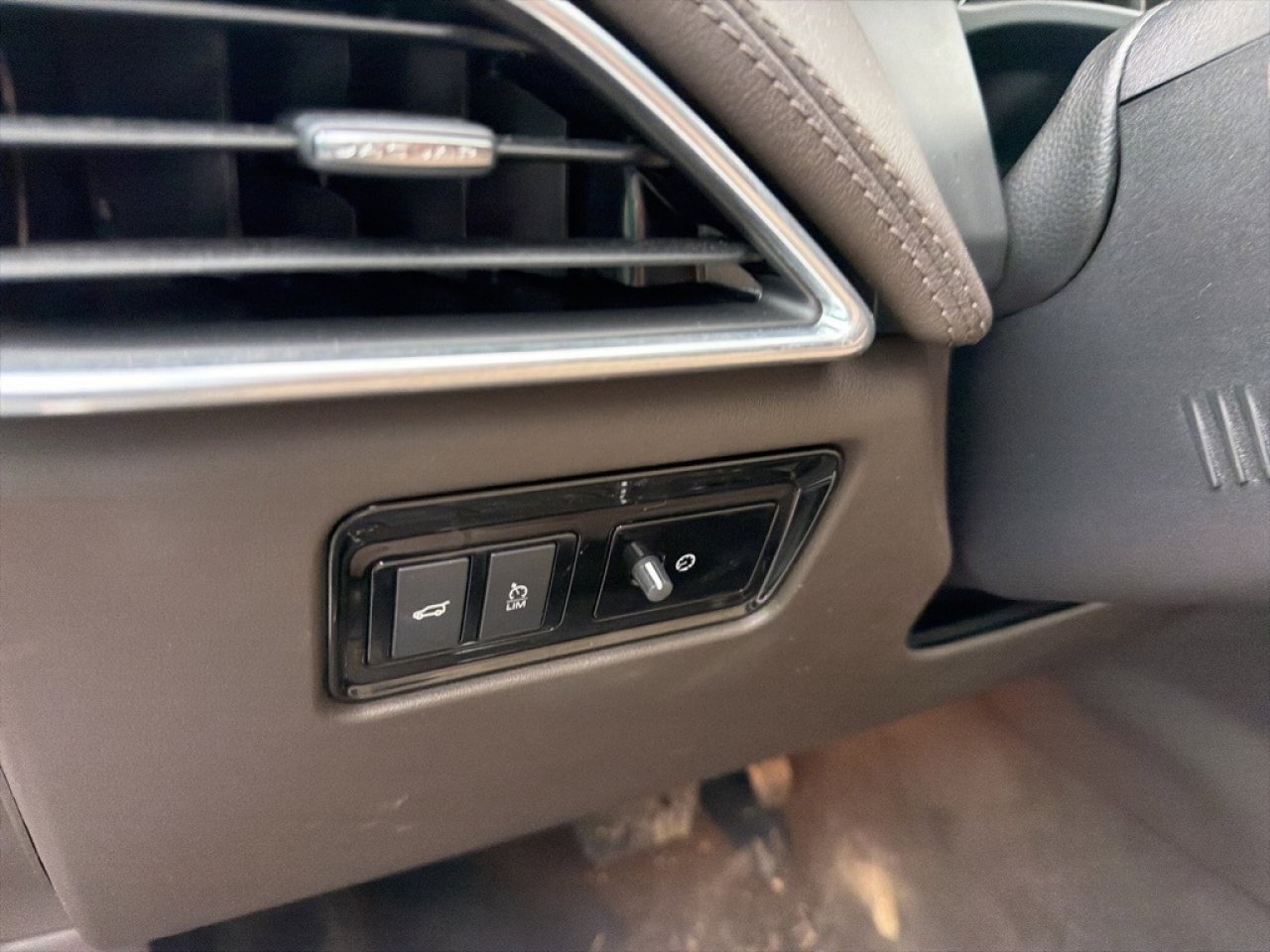 Used 2020 Jaguar F-PACE Prestige image 21