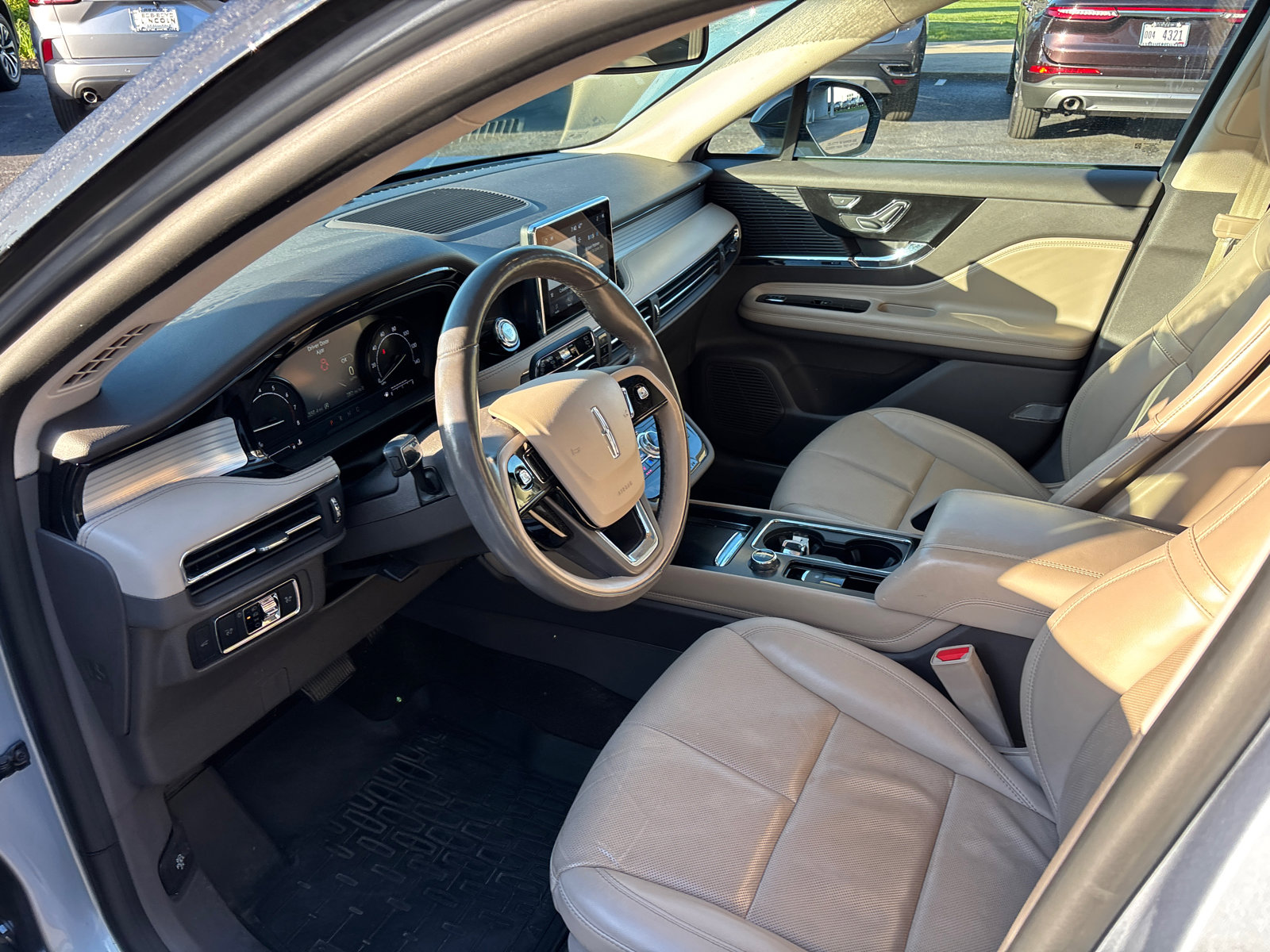 Used 2022 Lincoln Corsair AWD w/ Premium Package image 23