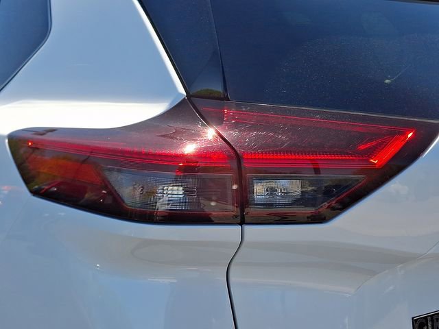 Used 2024 Nissan Rogue Platinum AWD/4WD image 10