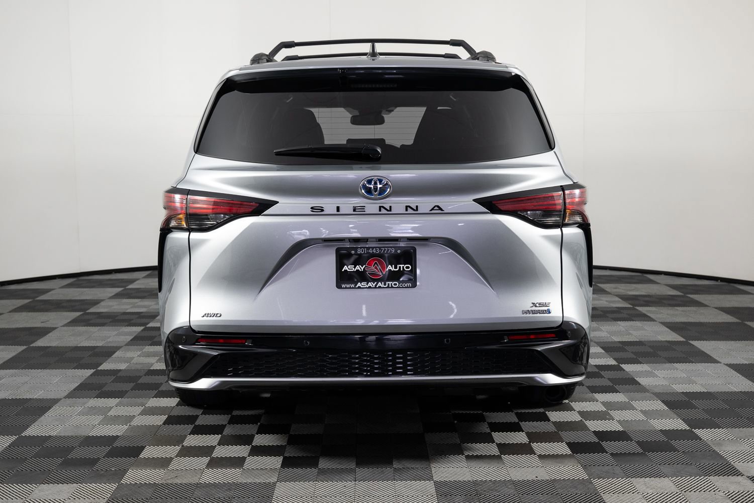 Used 2022 Toyota Sienna XSE image 6