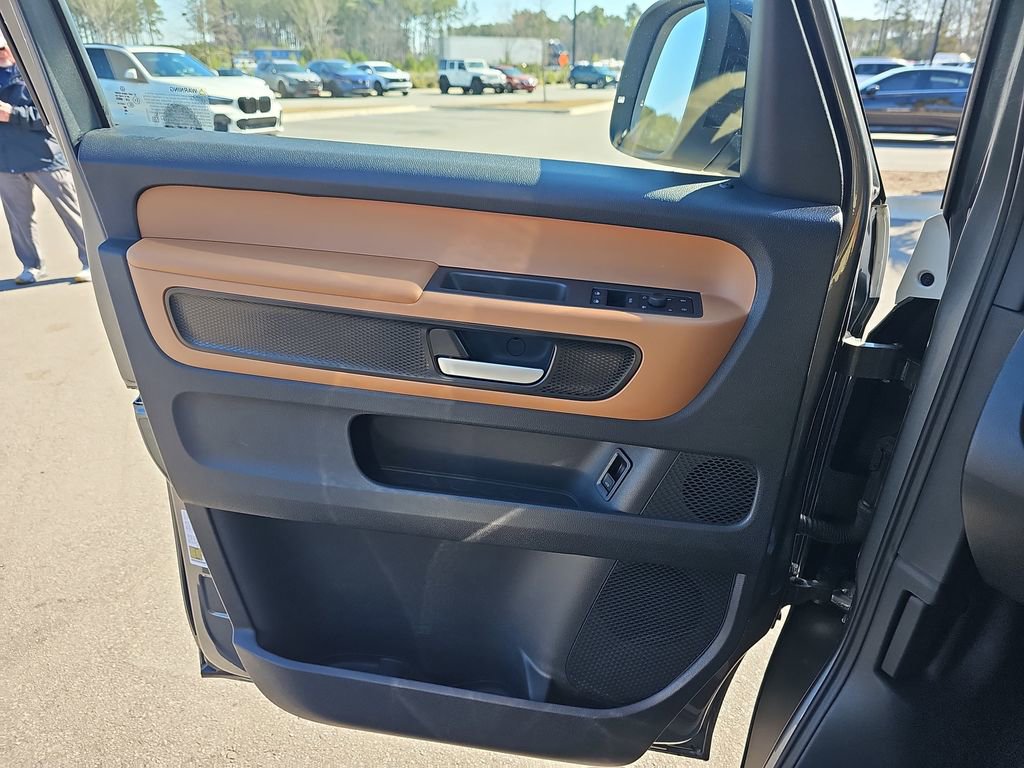 Used 2025 Volkswagen ID. Buzz Pro S Plus image 32