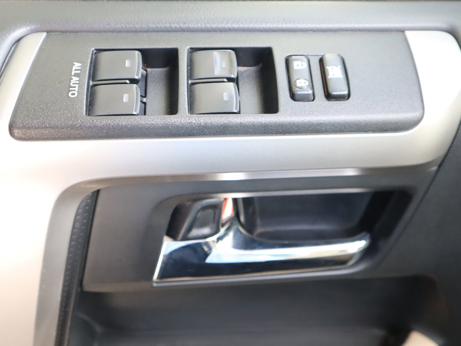 Used 2021 Toyota 4Runner SR5 AWD/4WD image 31