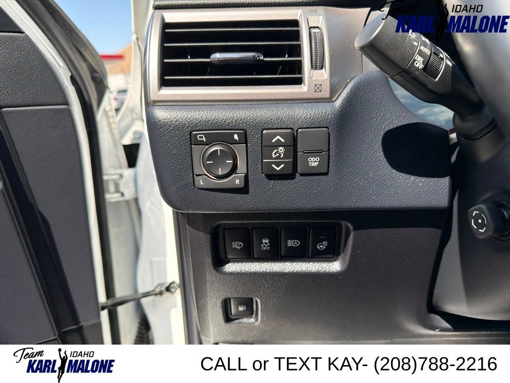 Used 2023 Lexus GX 460 Premium w/ Accessory Package AWD/4WD image 28