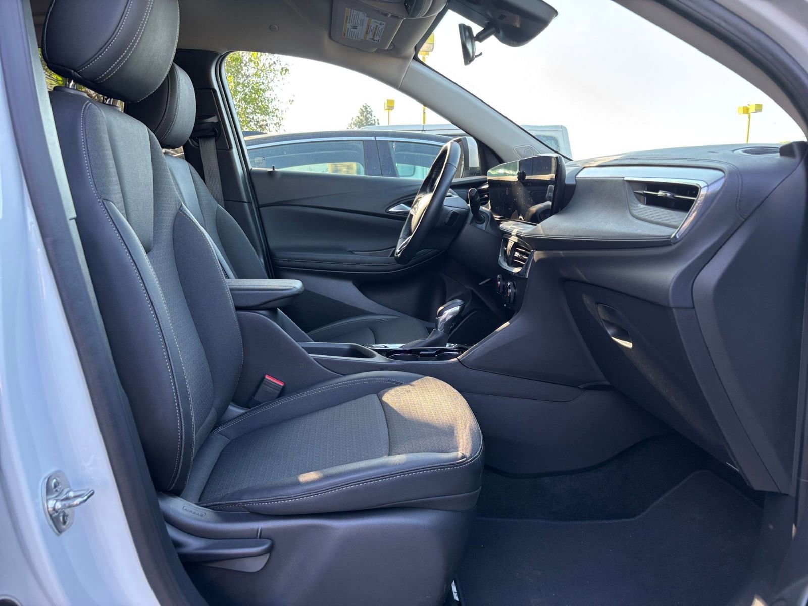 Used 2025 Buick Encore GX Preferred image 33