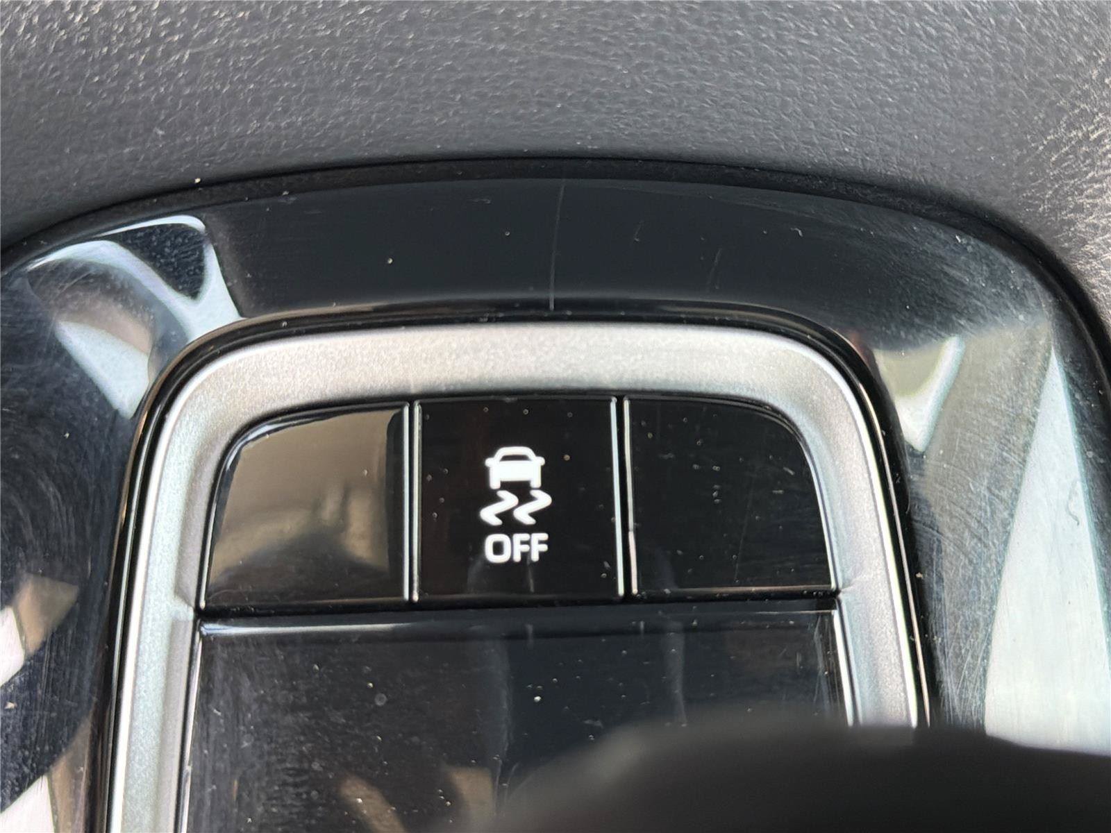 Used 2023 Toyota Corolla LE w/ Carpet Mat Package (TMS) FWD image 18