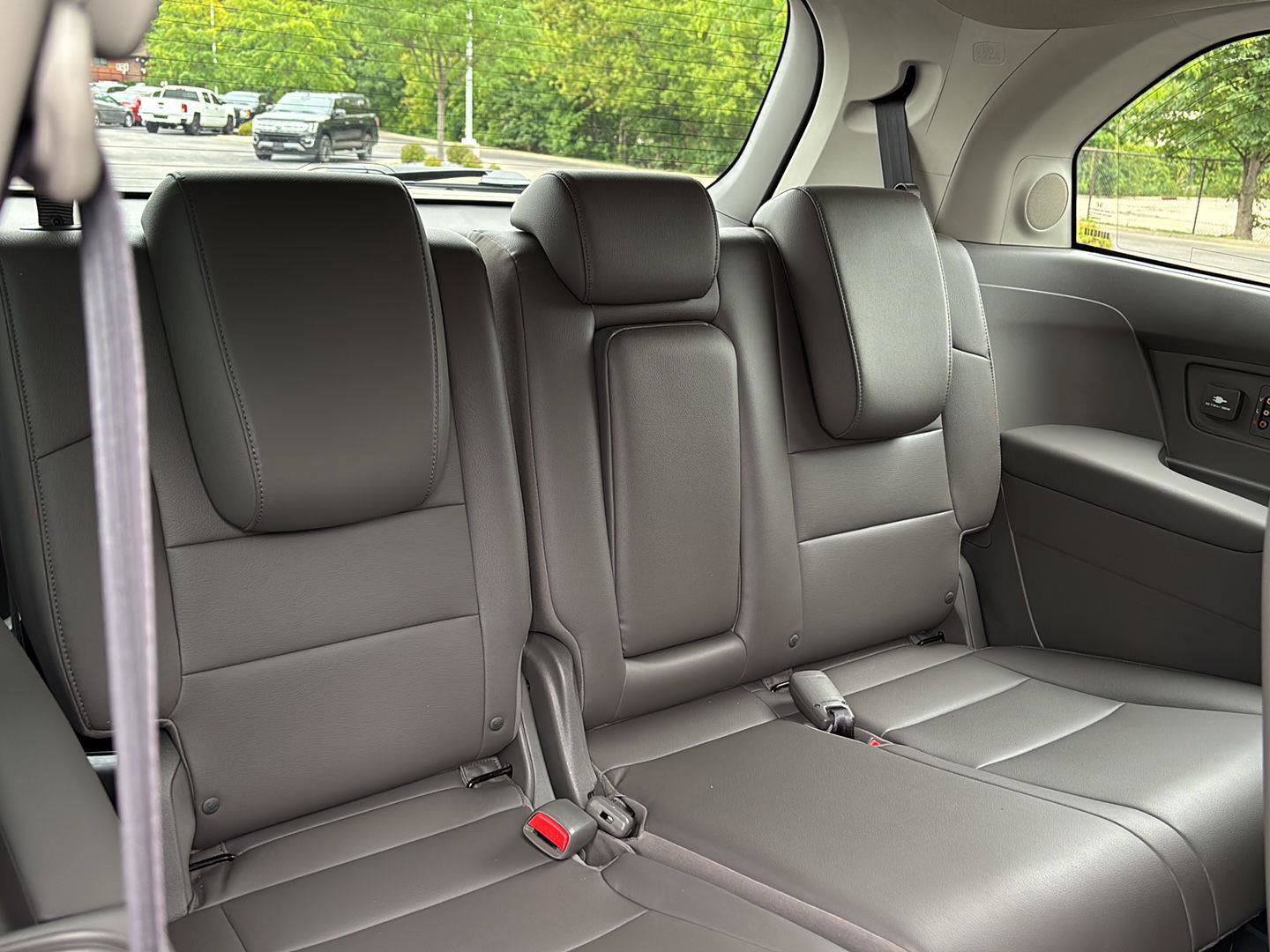 Used 2015 Honda Odyssey Touring Elite image 17
