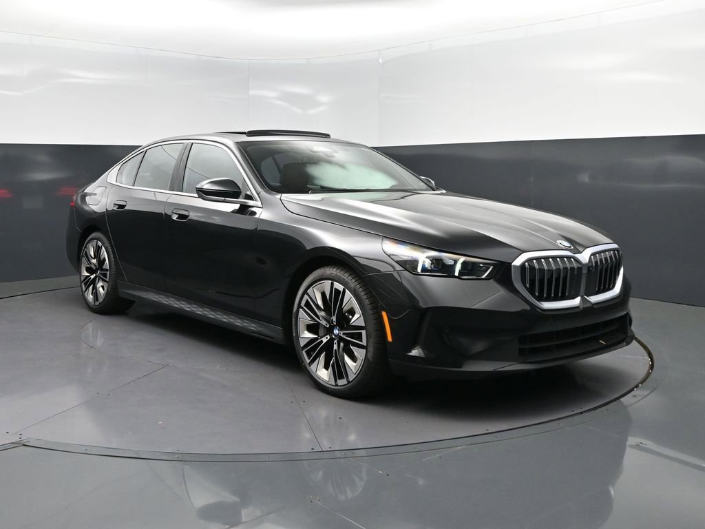 Certified 2025 BMW 530i RWD image 9