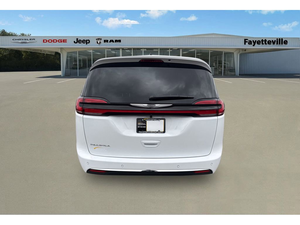 New 2026 Chrysler Pacifica Select image 4