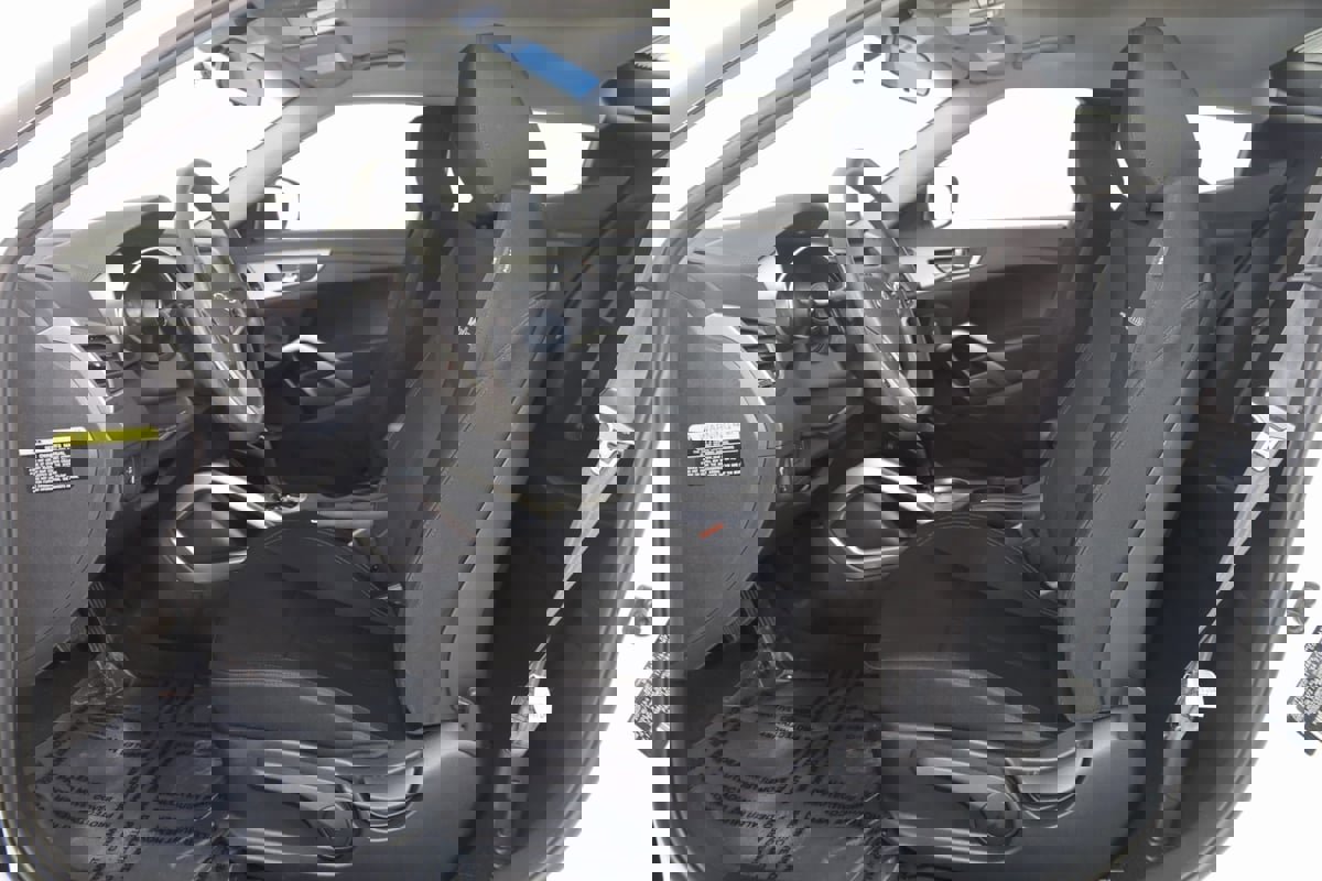 Used 2016 Hyundai Veloster w/ Option Group 02 image 9