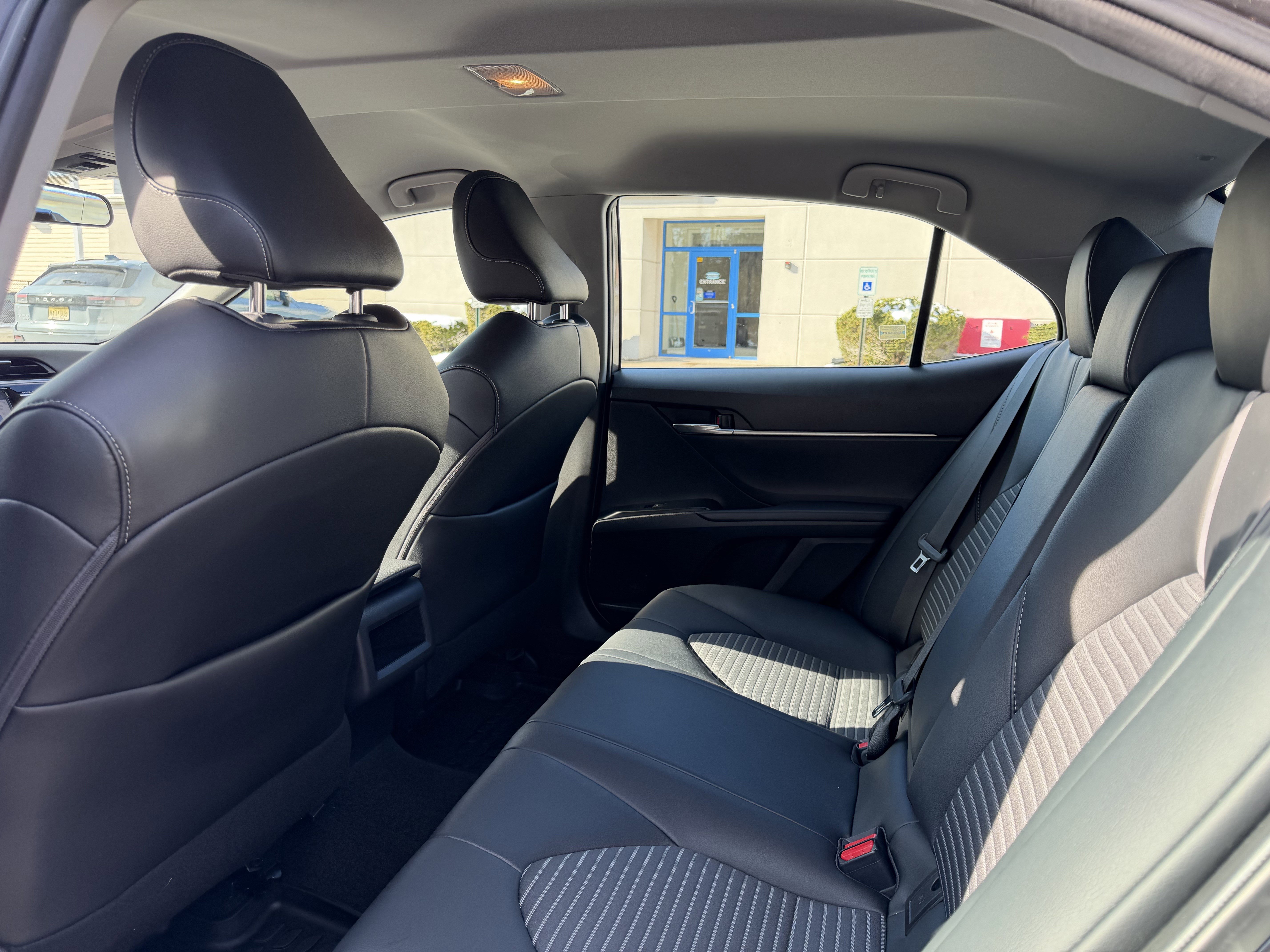 Used 2020 Toyota Camry image 21