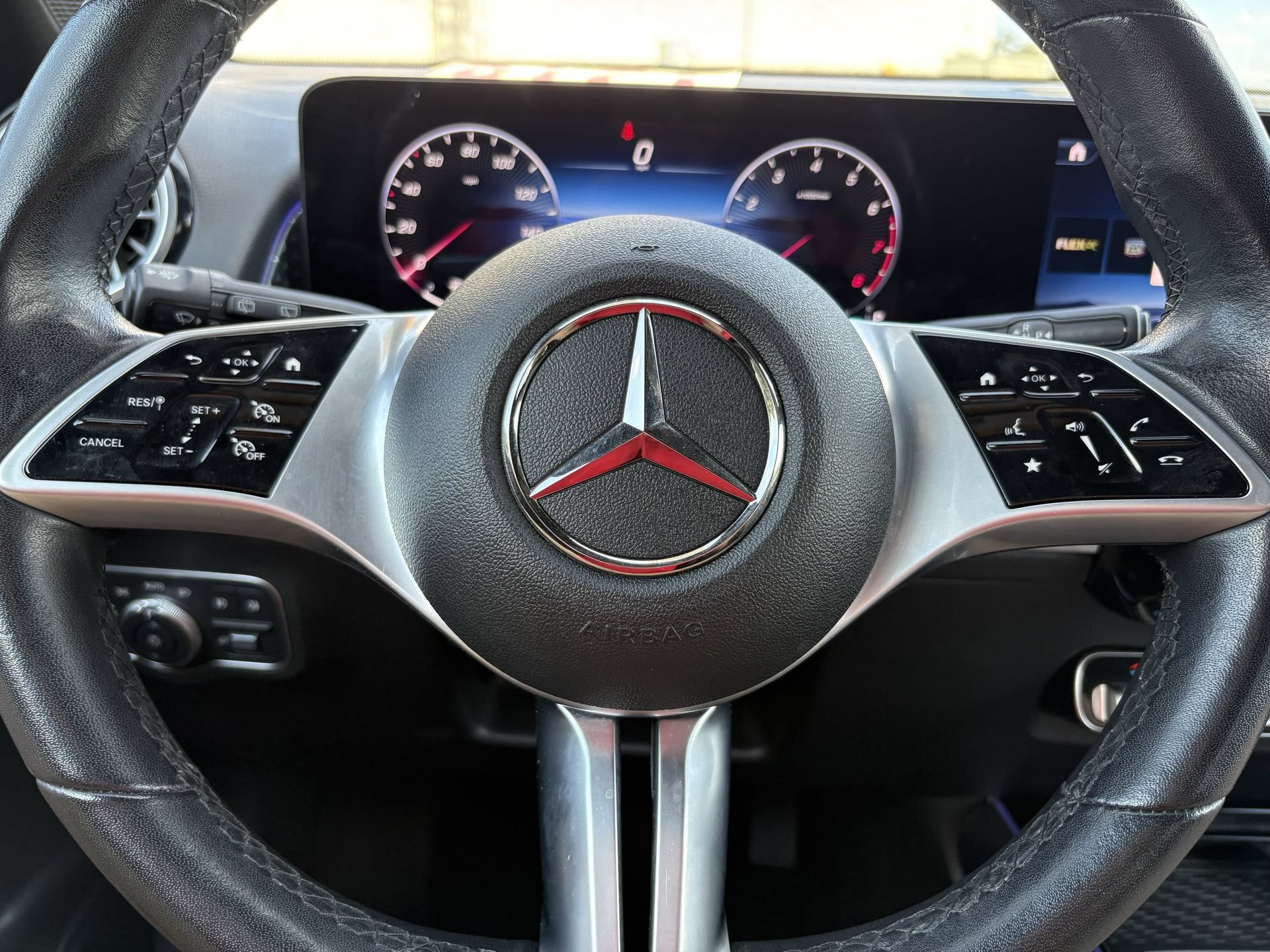 Used 2025 Mercedes-Benz GLB 250 image 10