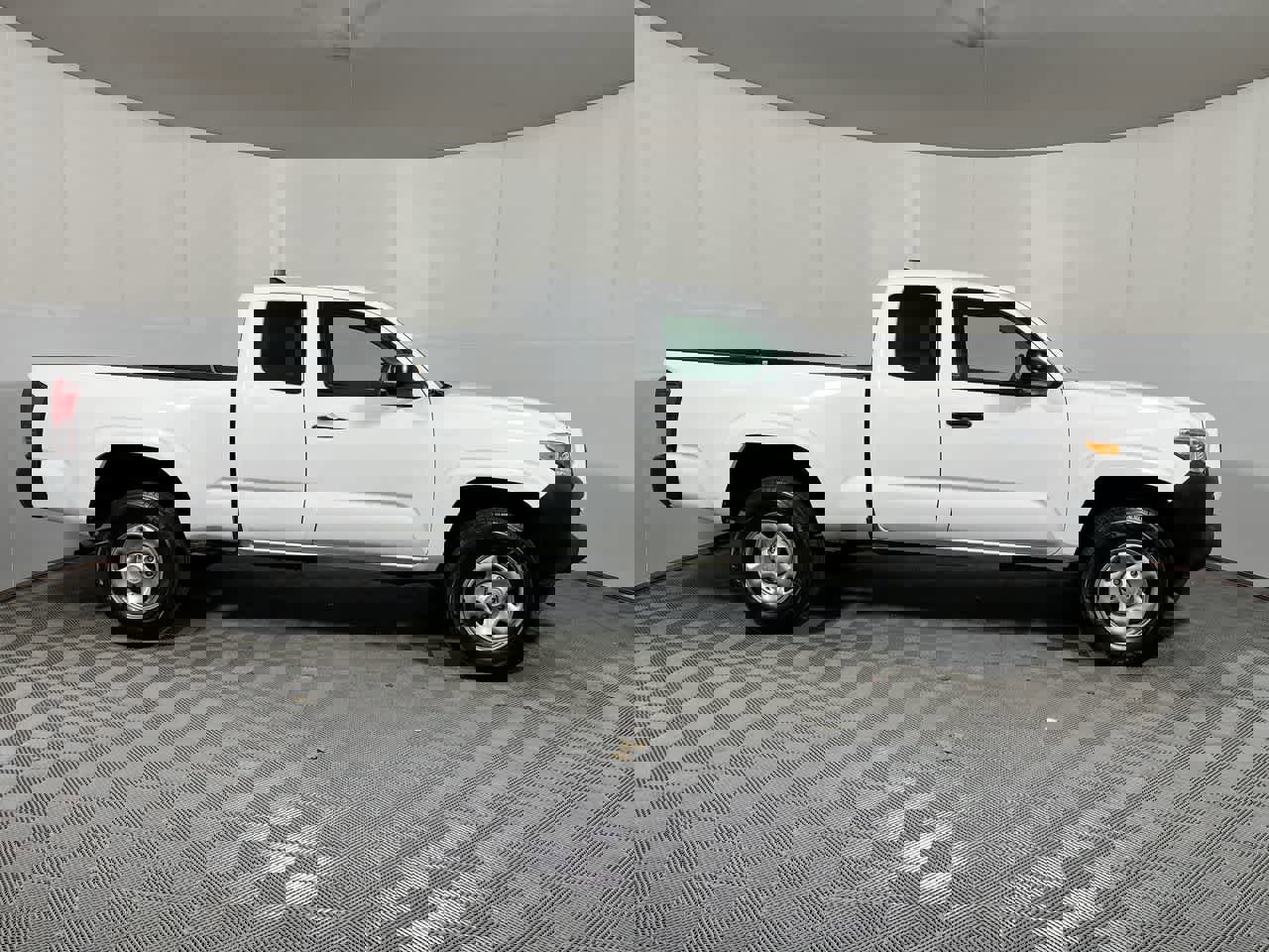 Used 2023 Toyota Tacoma SR image 9