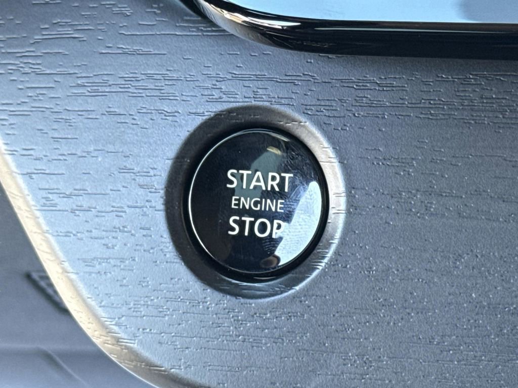 Certified 2025 Nissan Murano SV image 43