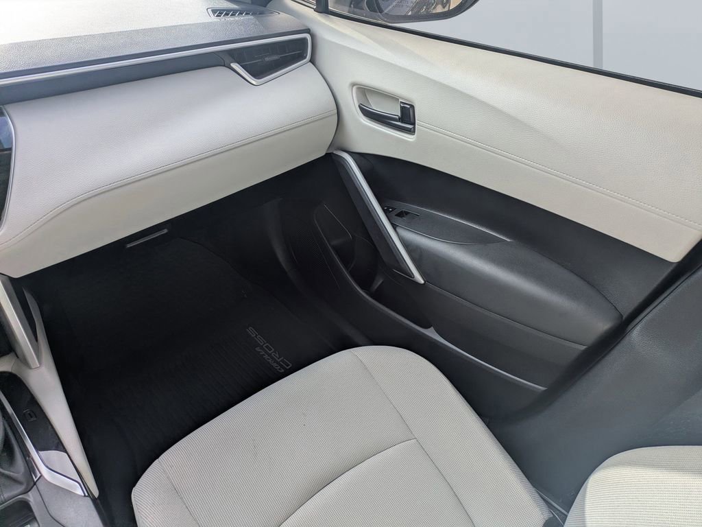 Used 2025 Toyota Corolla Cross L image 16