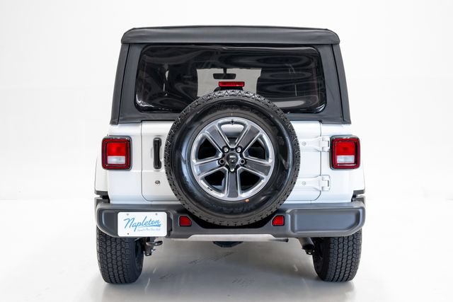 Used 2018 Jeep Wrangler Unlimited Sahara AWD/4WD image 37