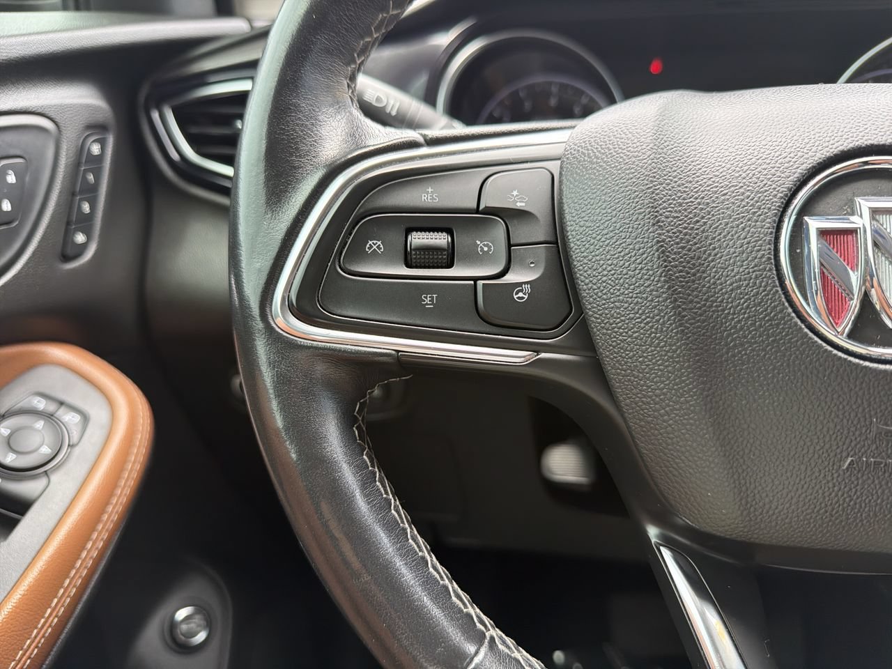 Used 2020 Buick Encore GX Essence FWD image 27