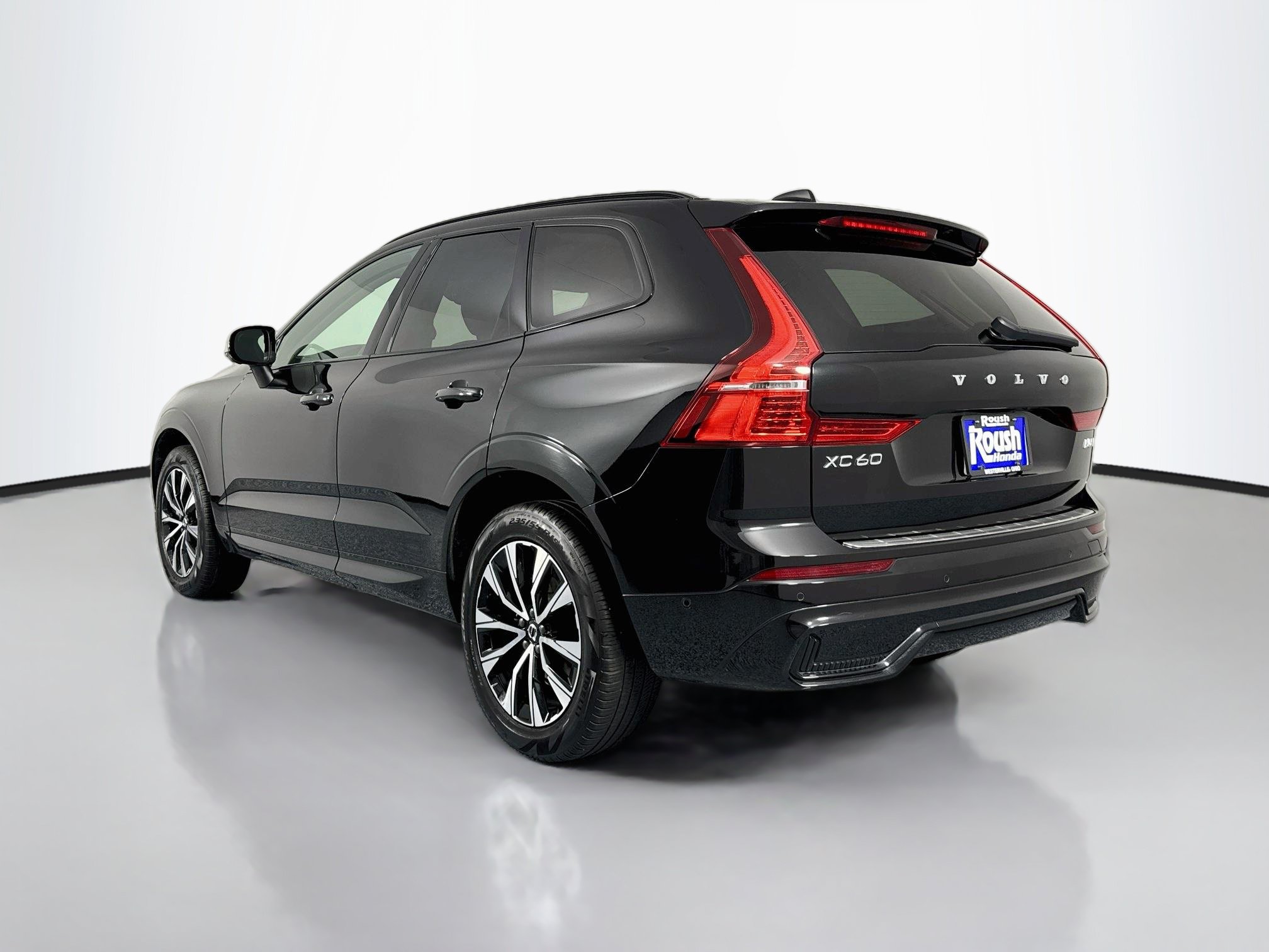 Used 2024 Volvo XC60 B5 Plus w/ Protection Package Premier AWD/4WD image 7