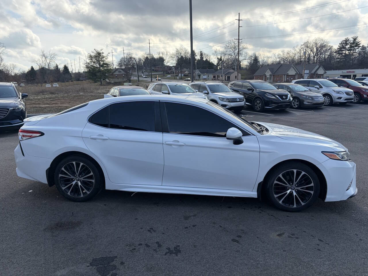 Used 2020 Toyota Camry SE image 6