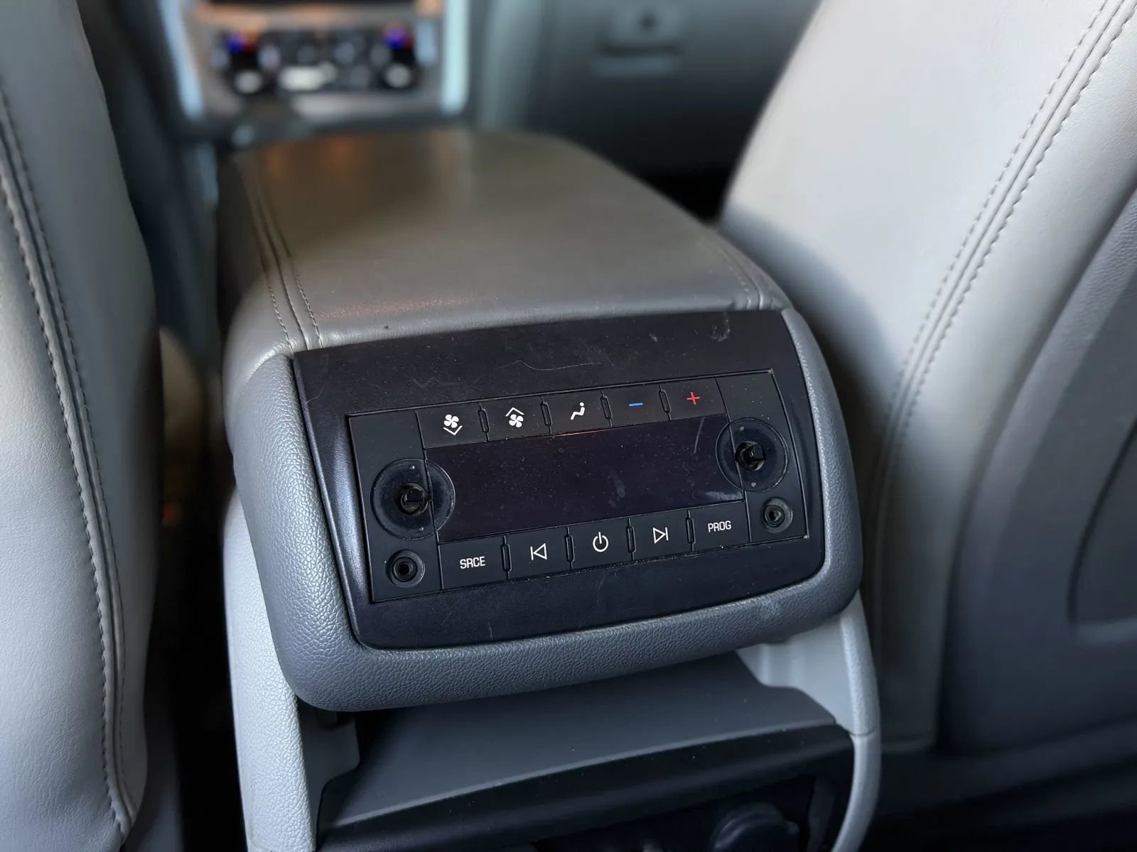 Used 2014 GMC Acadia SLT image 38