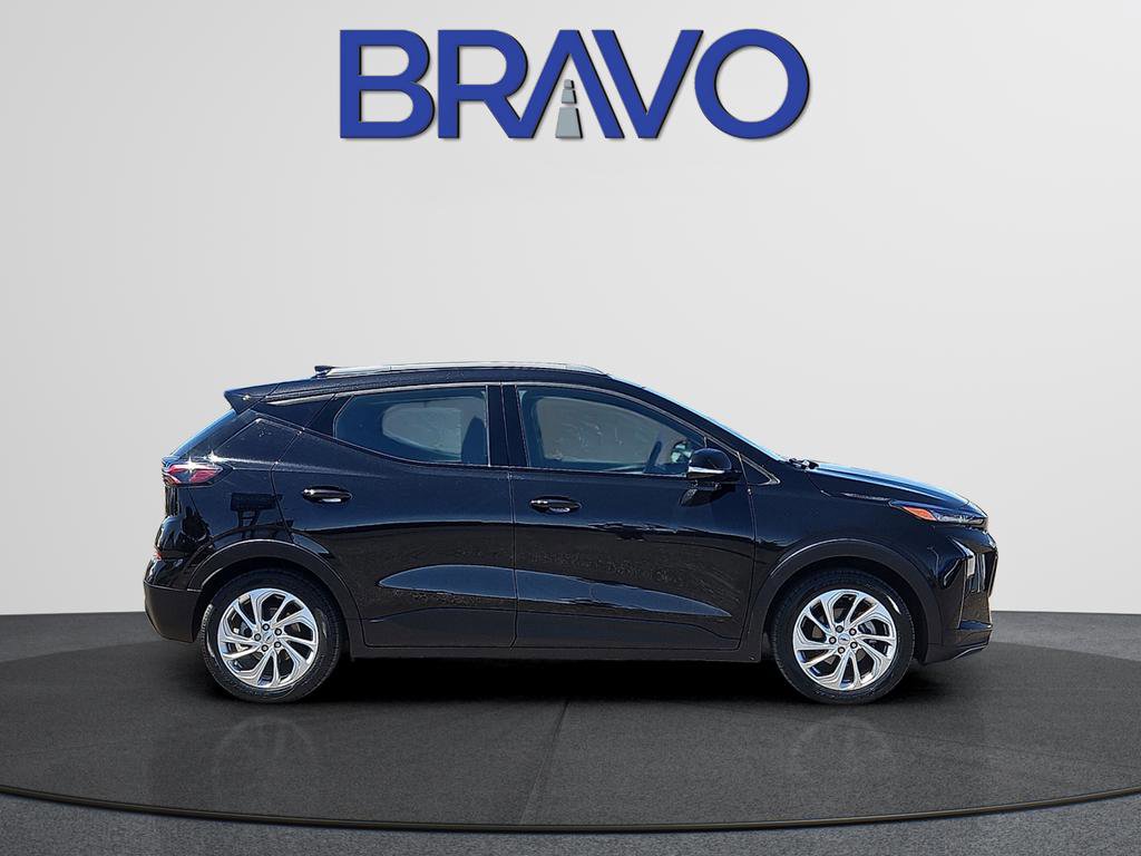 Used 2023 Chevrolet Bolt EUV LT FWD image 3