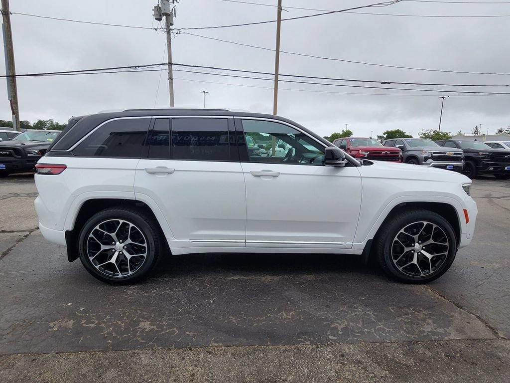 Used 2022 Jeep Grand Cherokee Summit AWD/4WD image 6