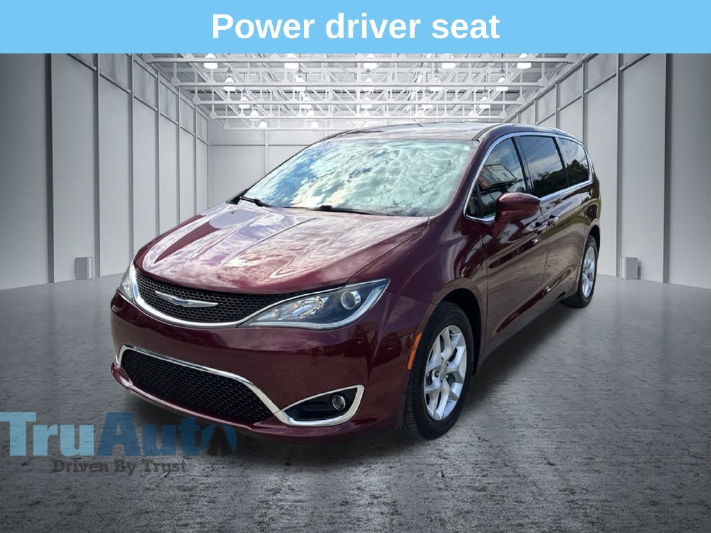 Used 2020 Chrysler Pacifica Touring w/ Tire & Wheel Group FWD image 3